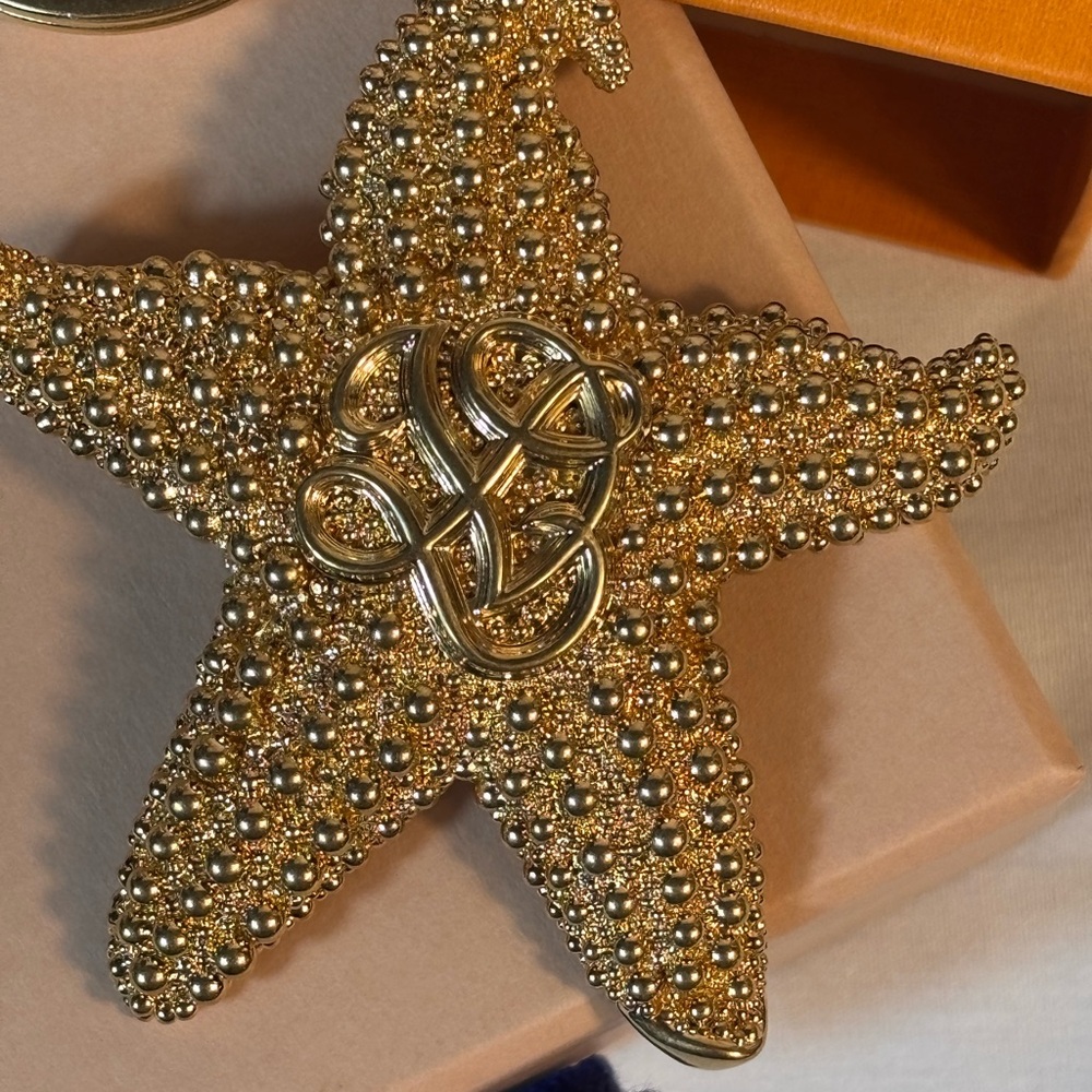 Super Cute Louis Vuitton Starfish Key Holder and Bag Charm - Picture 6 of 6